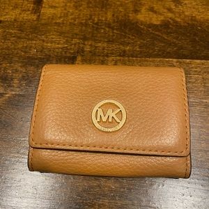 Michael Kors tan mini wallet